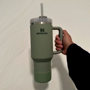 Stanley 40oz soft matte quencher 💚